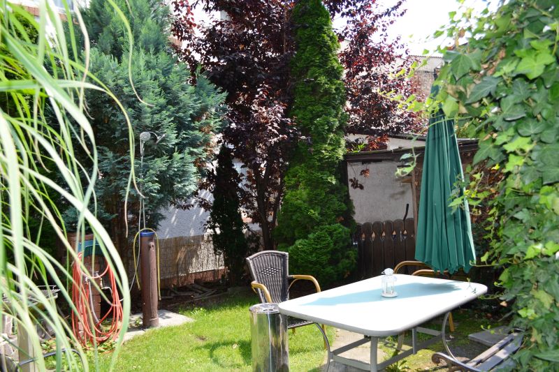 Leipzig Ferienwohnung und Monteurzimmer Connewitz: Hof Sitzecke